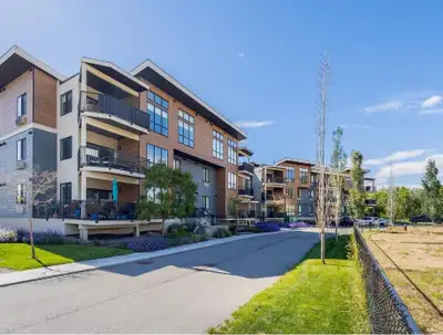 Welcome to this Waterside Apartment Complex. *Unfurnished Space* *Utilities by tenant* [Internet inc...