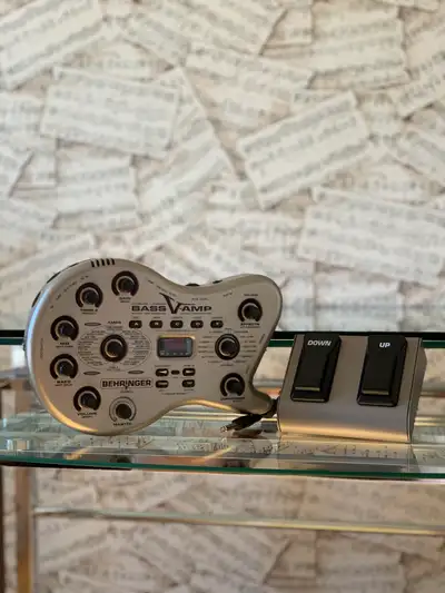 Behringer V-AMP Bass / Jouer sans ampli, View more