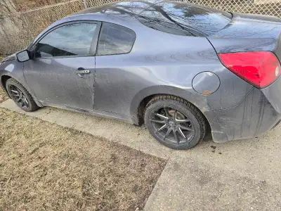 08 Nissan altima- runs well and drives well. Newer transmission installed in December with new gaske...