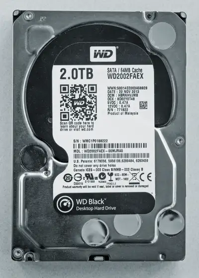 Disque dur WD Caviar black 2T. Cache de 64MB, 7200rpm, interface SATA 6GB/s. Formaté prêt à l'emploi...