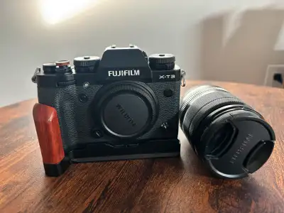 Selling my camera set, all in perfect condition and ready to use. What you will get : 1) Fujifilm X-...