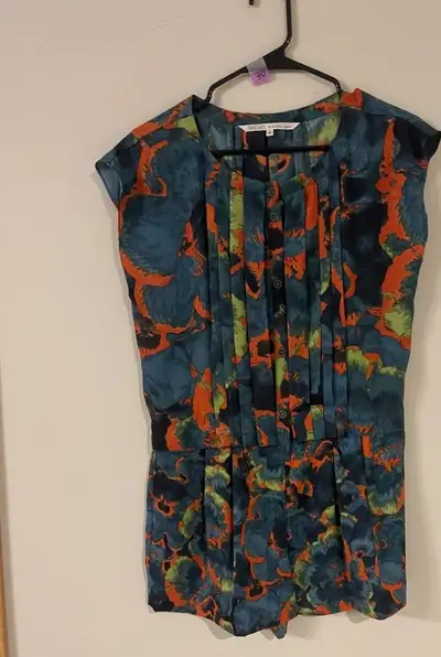 ( CASH ONLY ) PICK UP : CROW FOOT LIBRARY ( NW ) SIZE : X SMALL COLOR : COLORFUL SIZE : X SMALL , BR...