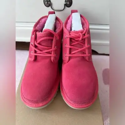 UGG Like New Ankel Boots, Womens Size 8, Lace Up Sherling Lined, View more
