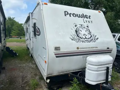 2003 Travel Trailer, Prowler Lynx, 30’ Not fit for use, too old to park on lot. Take for parts or sc...