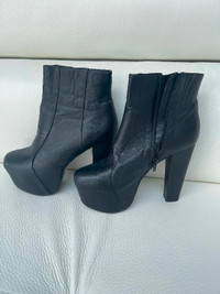 Lady leather boots