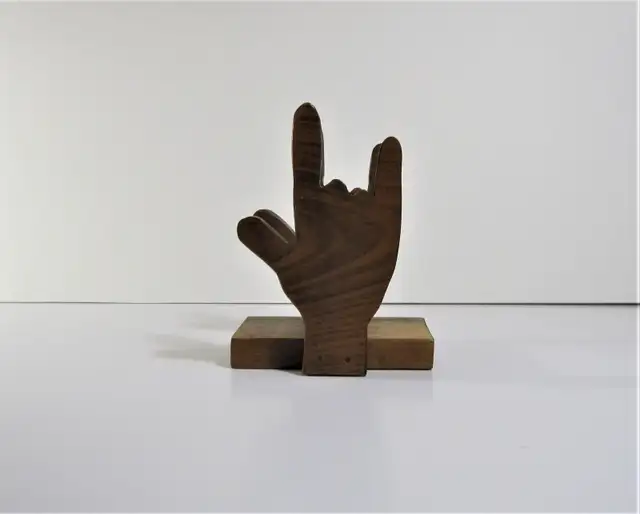 Wooden Table Top I Love You In Sign Language Book/Letter Holder in Bookcases & Shelving Units in Markham / York Region - Image 3