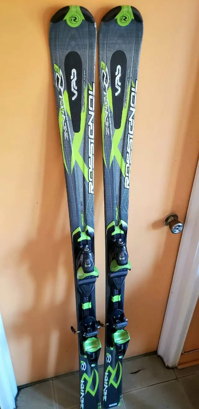 Skis alpin*Rossignol Zenith Z3* fixations Rossignol TPI2 -162 cm in Ski in City of Montréal - Image 4
