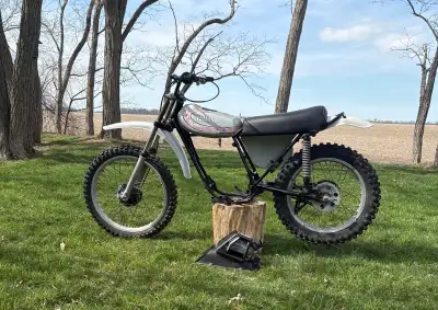 1974 Yamaha YZ 125 Tank Strap first year of the YZ . Does not run Barn find from 1977 bought from or...