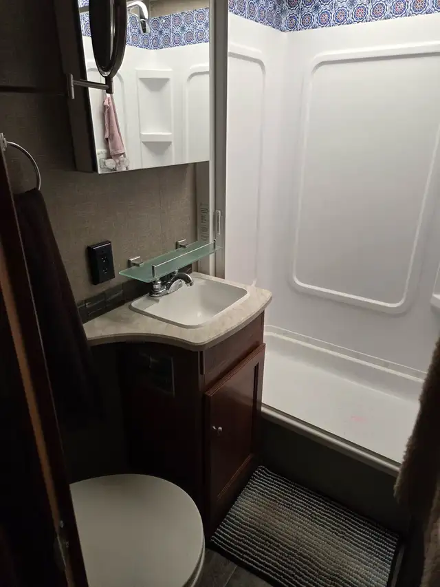 Motorhome in RVs & Motorhomes in Ottawa - Image 5