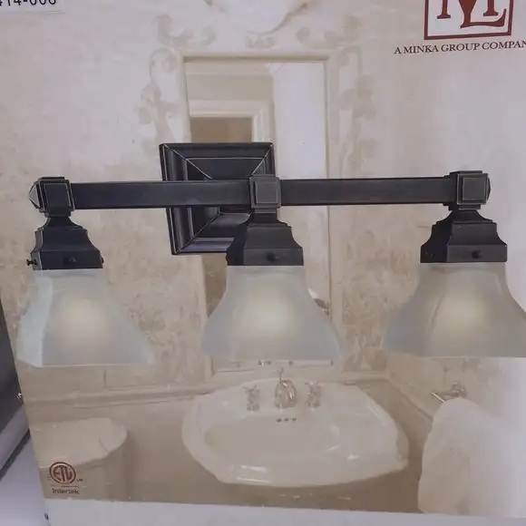 3 Light Vanity Light Fixture Restoration Bronze Finish Bathroom in Indoor Lighting & Fans in Ottawa - Image 3