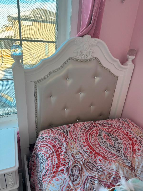 Twin bed set in Beds & Mattresses in Regina - Image 4