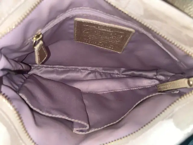 Coach Vintage monogram chain crossbody bag in Women's - Bags & Wallets in Mississauga / Peel Region - Image 6