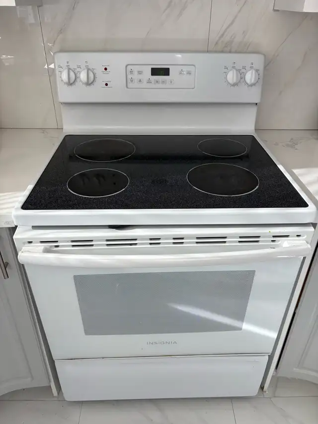Insignia stove light new in Stoves, Ovens & Ranges in Markham / York Region - Image 3