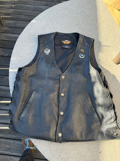 Harley Davidson Men's Leather Vest Size Large in Men's in Lethbridge - Image 3