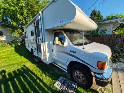 2006 Winnebago 25ft Class C motor home E-350. One owner. 71,000 miles (114k). The truck is in great...