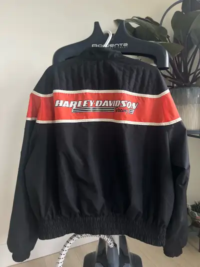 Vintage made in the USA jacket. It fits a medium and large with that over sized look. Pick up in dow...