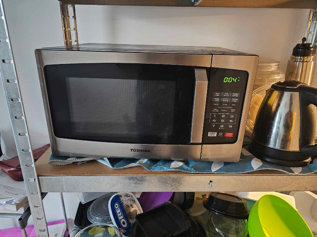 Microwave oven  in Microwaves & Cookers in City of Toronto