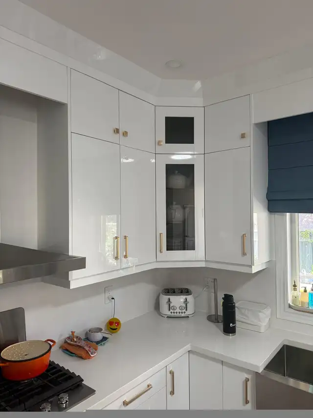 White Vision Style Kitchen Cabinets in Cabinets & Countertops in Markham / York Region - Image 9