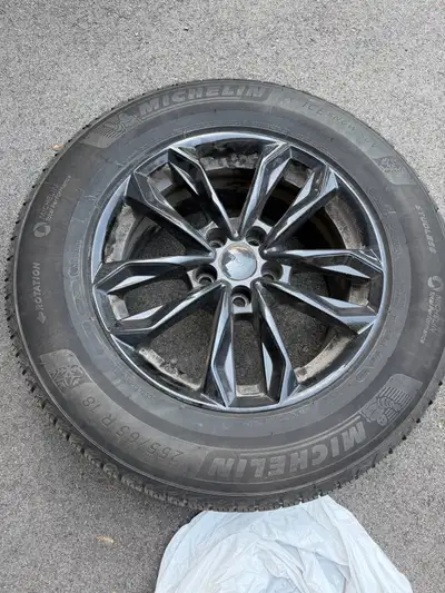 Michelin X-Ice Snow SUV 255/65 R18 4 tires with rims Were lightly used for 3 winters
