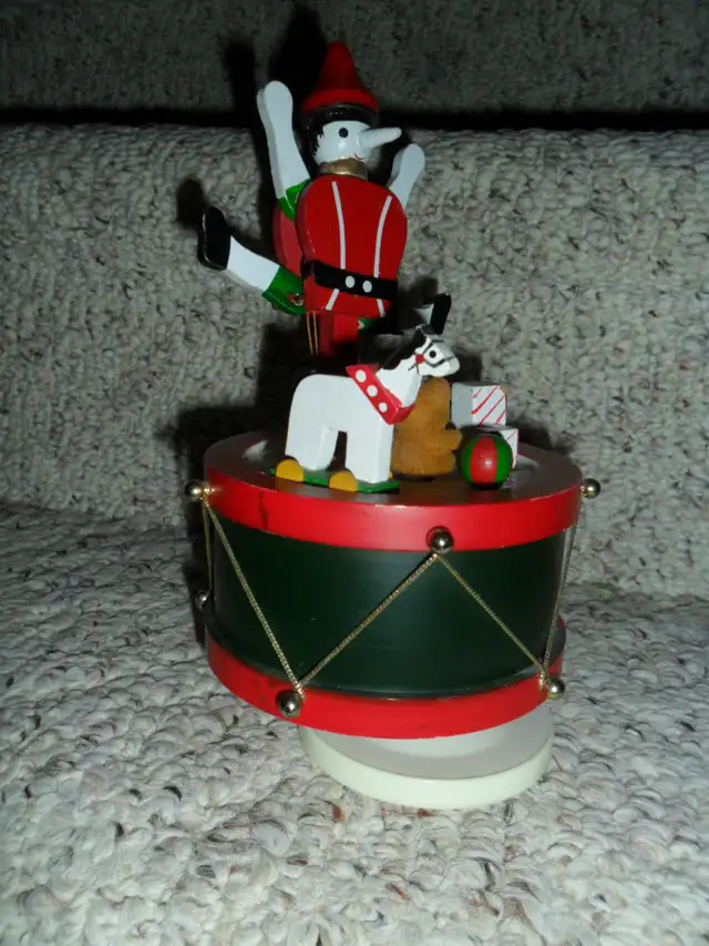 Vintage 8"Wind-up Pinocchio Musical toy. $10.00. Wooden. When wo in Arts & Collectibles in Saskatoon - Image 3