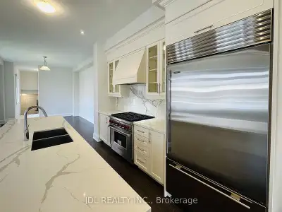 4 bed 4 bath semidetached - 16th / Bayview