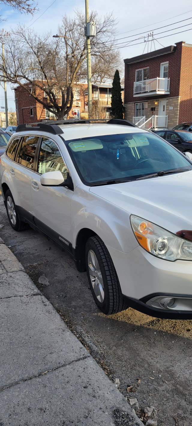 VOITURE SUBARU OUTBACK dans Autos et camions  à Ville de Montréal