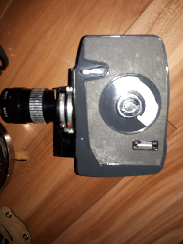Jelco 8mm movie camera 1960s As is in Cameras & Camcorders in Ottawa - Image 4