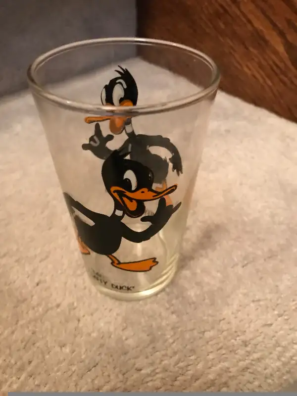 Looney Tunes, Daffy Duck Vintage 1975 Warner Bros Glass in Arts & Collectibles in Markham / York Region - Image 3