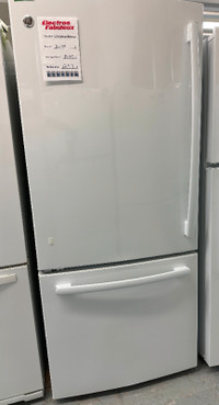 Refrigerateur GE blanc bottom freezer white fridge 30'
