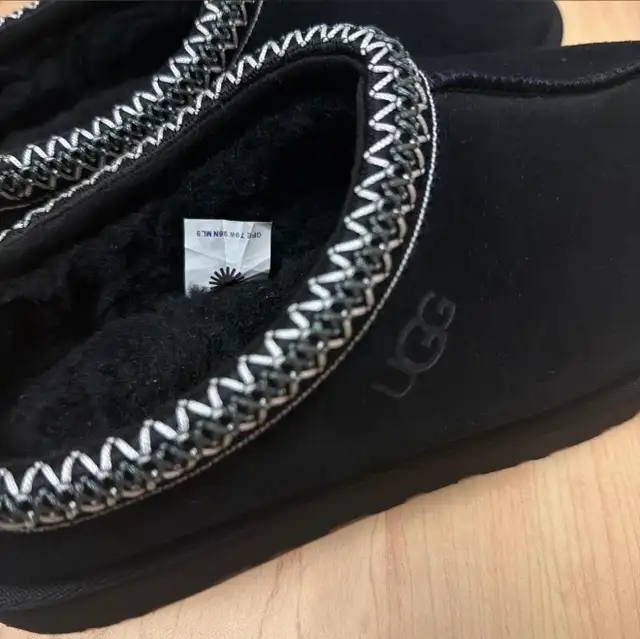 Black Ugg Tasmans  in Women's - Shoes in Mississauga / Peel Region - Image 3