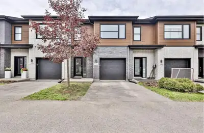 MAISON DE VILLE À LOUER – DISPONIBLE DÈS MAINTENANT Située à Mirabel (Domaine Vert Nord), à seulemen...