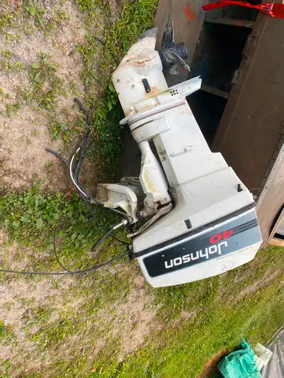 Johnson 40hp boat motor it was running good but the lower end is cracked now be good for parts or fi...