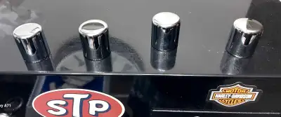 Couvre de fixation arrière ensemble (4) chromé, 1 cahe d écrou d essieux softail