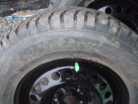4 pneus d'hiver, 4 rims de metal 215/70/R16 (Honda CRV-2016)