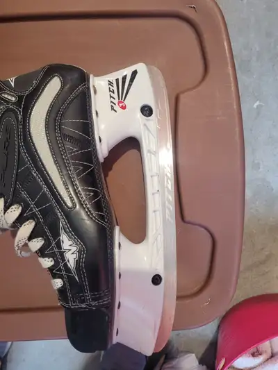 Mens skates, View more