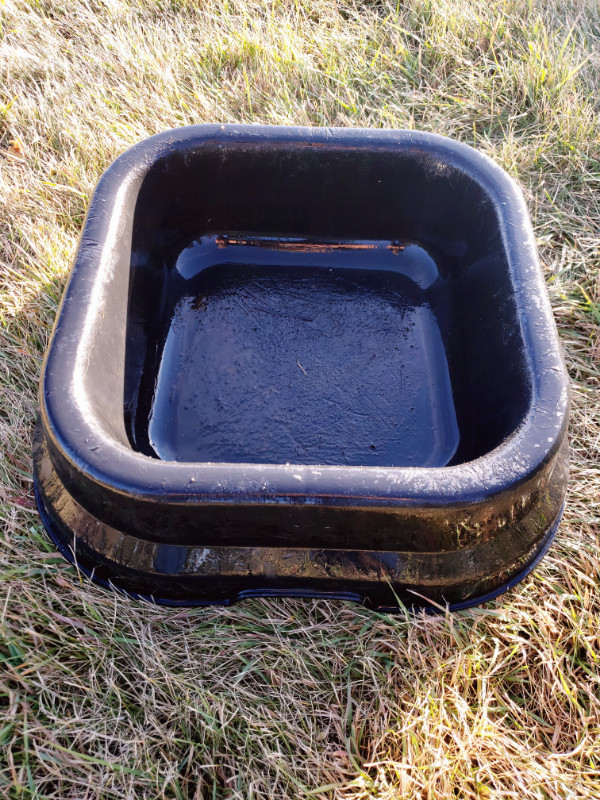 Feed scoop, heated bucket in Equestrian & Livestock Accessories in Red Deer - Image 4