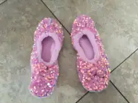 GORGEOUS SLIPPERS SIZE 8 NEW CONDITION 
