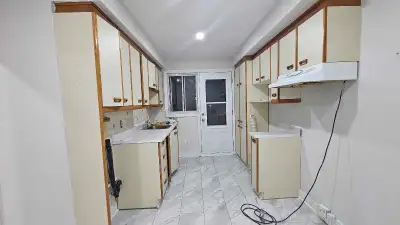 Building nice and clean, super calm. Address: 6675 20e Avenue, Montreal, QC Apartment: ● 3 closed be...