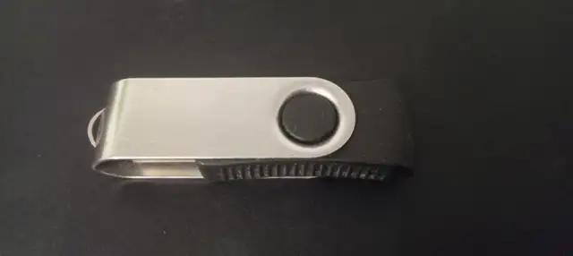 Silver and Black USB Flash Drive553392488129515521
