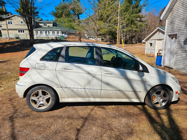 Mercedes Benz B200 Turbo, 2011 dans Autos et camions  à Ouest de l’Île - Image 3