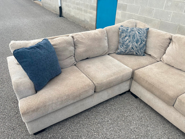 FREE DELIVERY✅• CREAM U SHAPE SECTIONAL COUCH / SOFA w/ CHAISE in Couches & Futons in City of Toronto - Image 4