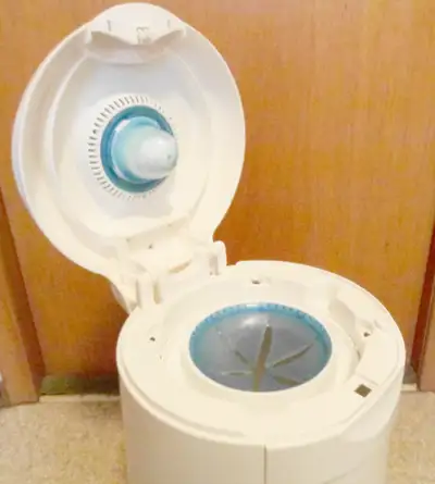 LIKE NEW !   MUNCHKIN ARM AND HAMMER  DIAPER PAIL AND REFILLS, View more