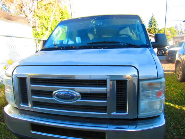 2011 Ford E3500 van