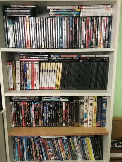 Lot de DVDS DVD régulier 1$ chaque DVD Blu-ray 3$ chaque