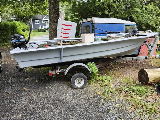 fiberglass fishing boat, trailer, 2 motor in Powerboats & Motorboats in City of Halifax - Image 2