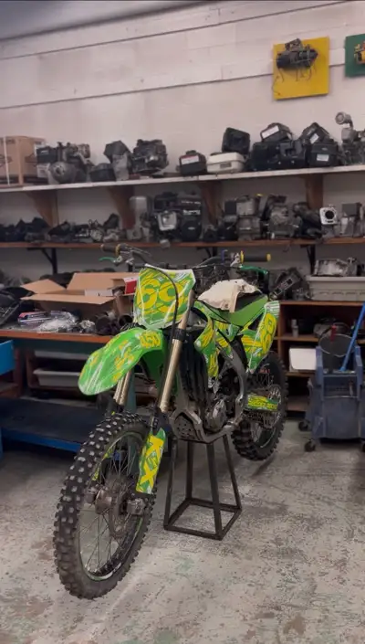 It’s a kx450f it has a 2011 frame with a 2015 motor in it has 60-70 total hours on it had a full eng...