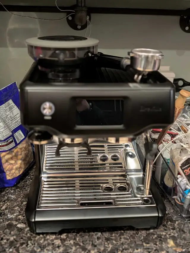 Almost new Breville Barista Touch Espresso machine black truffle in Coffee Makers in Mississauga / Peel Region - Image 6