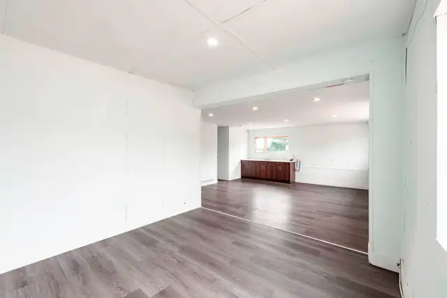RETAIL/COMMERCIAL PROPERTY FOR LEASE in Commercial & Office Space for Rent in Oakville / Halton Region - Image 10