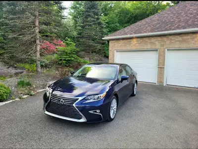 JUSTE DU MONDE SÉRIEUX SVP!. Carfax de lexus est la!! Prix:26 000 negotiable! Jamais accidenté!!. Vo...