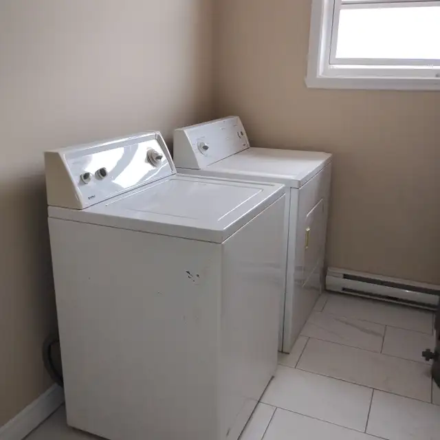 2 large rooms for rent in Room Rentals & Roommates in City of Halifax - Image 4